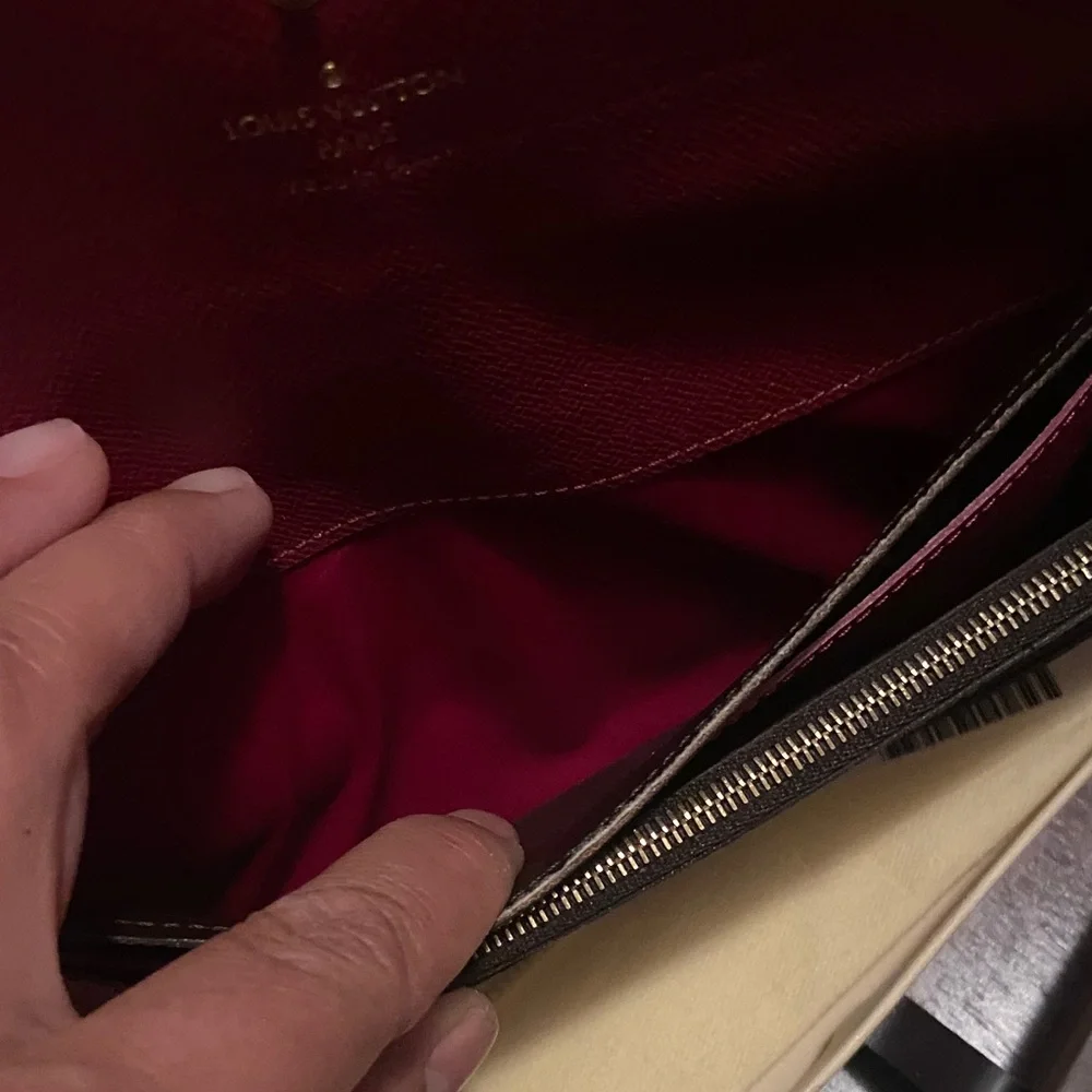 Louis Vuitton Emelie Monogram Wallet 💕 - Picture 4 of 8